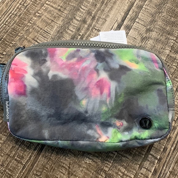 NWT lululemon belt bag 1L - Picture 2 of 5